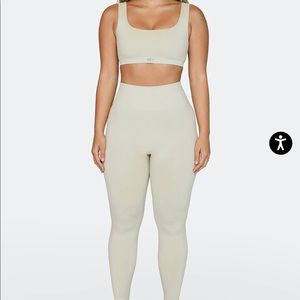 Set active sculptflex top and bottom. Small.